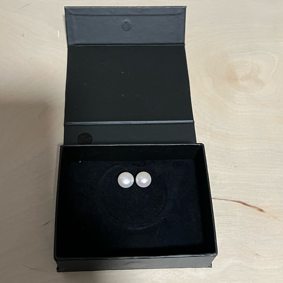 14K White Gold Pearl Stud Earrings